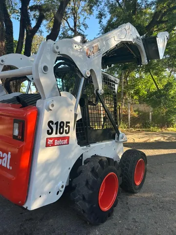 Mini Carregadeira Bobcat S185
