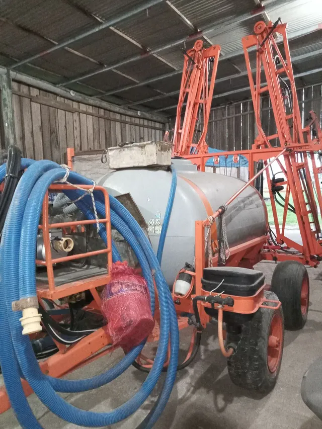 Pulverizador jacto 2000 litros 