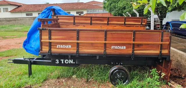 Carreta de madeira 3 TON. 1 eixo s/ pneus