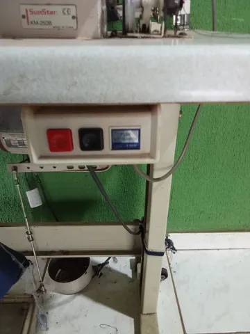 Máquina de costura Retro doméstica normal 