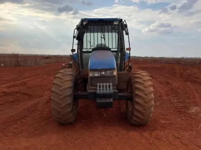 New Holland 2013 pronto pra trabalhar