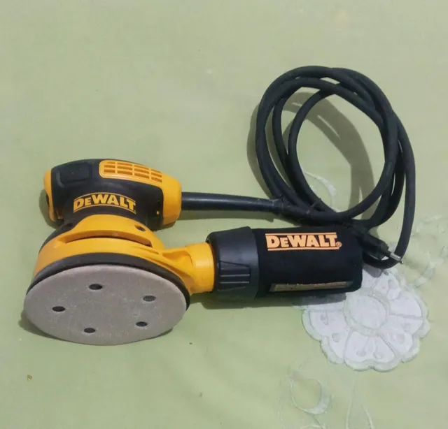 Lixadeira Roto Orbital Dewalt