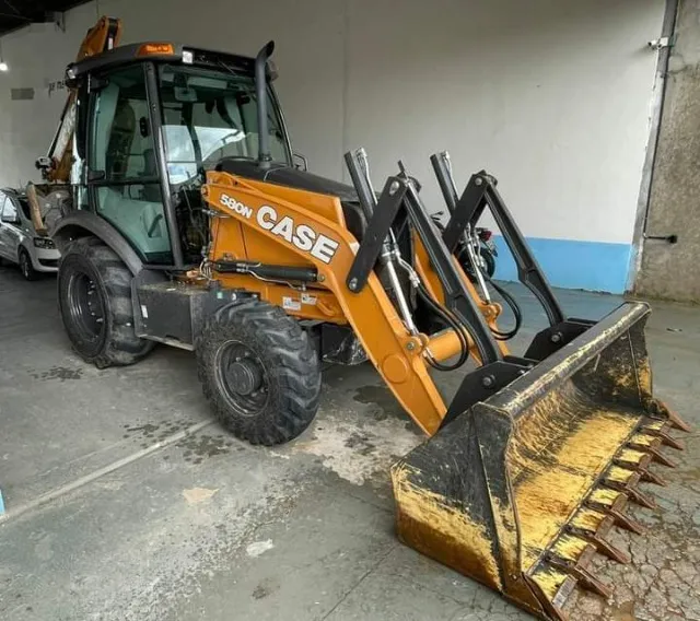 Retroescavadeira Case 580N ano 2020 