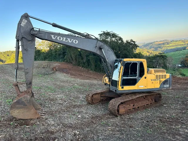 Escavadeira Hidraulica Volvo EC210b ano 2013 