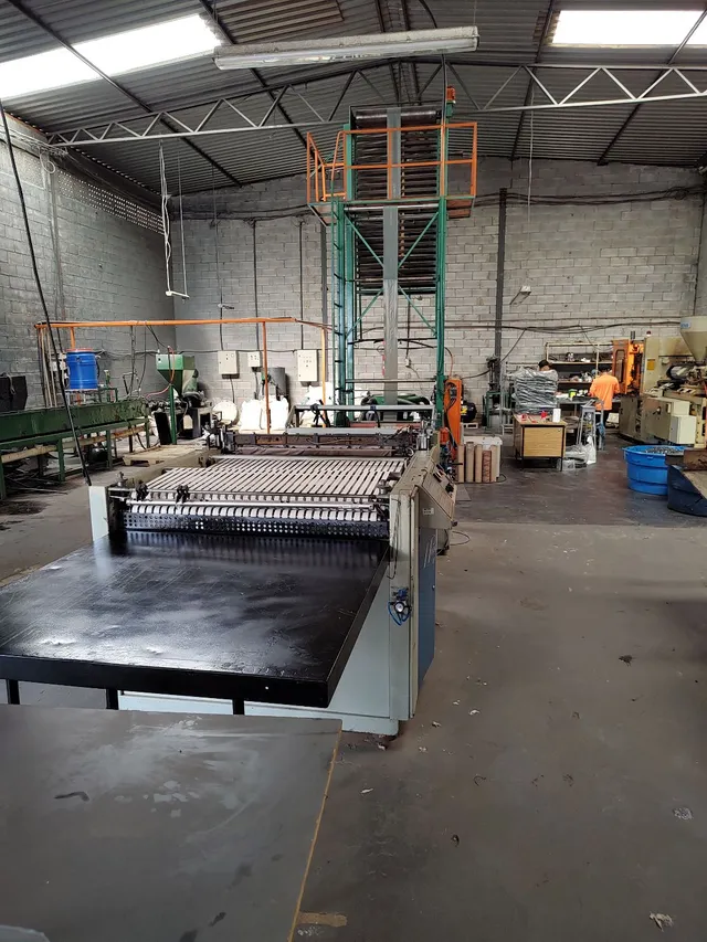 Vende-se três industria 3 em 1, fábrica de mangueira, embalagem e de injeção 