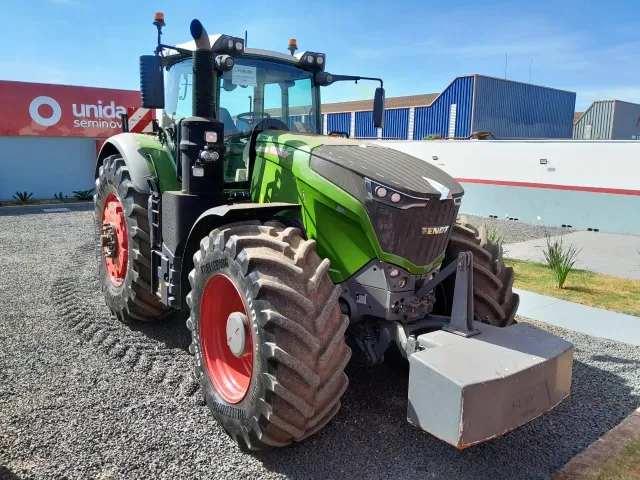 Trator de Pneu FENDf vario 1046 476 CV