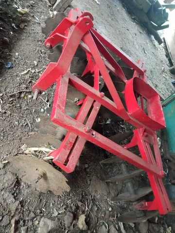 Trator Valmet 60 e implementos agricolas.