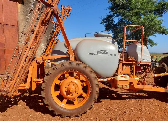Pulverizador Jacto Advance 2000 AM 18