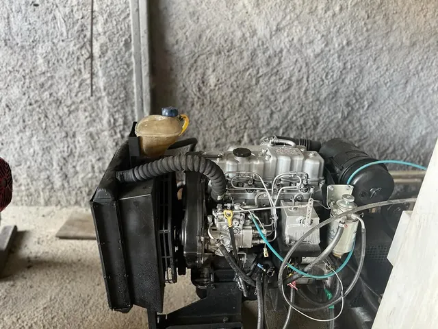 GERADOR DE ENERGIA 20 KVA/ ANO 2007/ HRS DE USO 68/ C/ (Q.T.A)