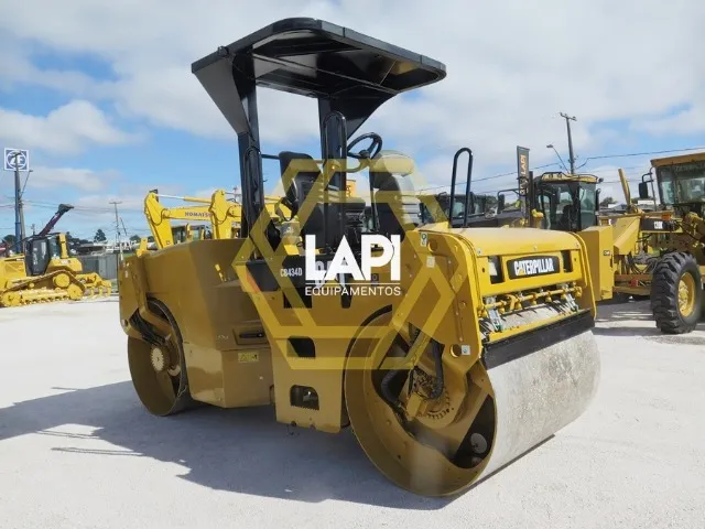 Rolo compactador Caterpillar CB434D 2008 com pintura nova