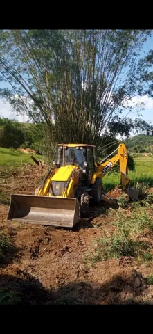 retro escavadeira 2020 4x4 com ar só 2900hs, único dono estudo troca