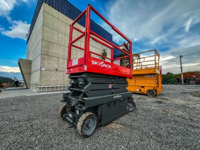 Plataforma Elevatória Tesoura 8m Skyjack SjIII3219