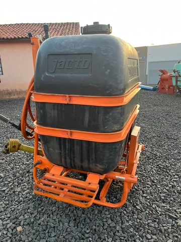 Pulverizador jacto 600 litros