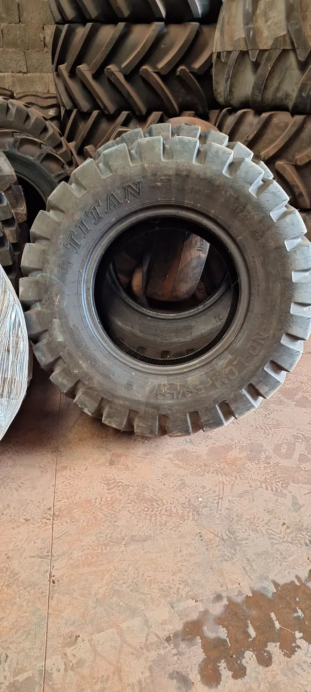 Pneu 17.5x25 novo