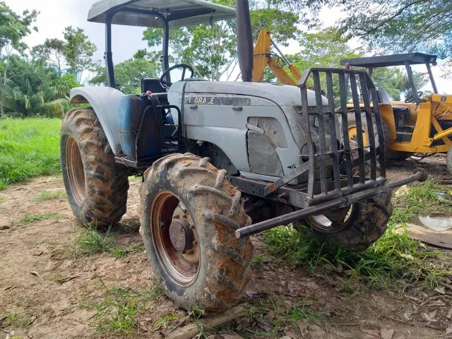 Vendo trator e pulverizador 