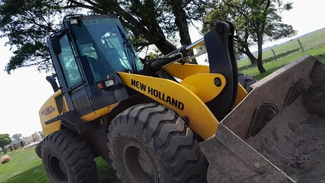 Pa Carregadeira New Holland 2023 W130B 535 Horas 