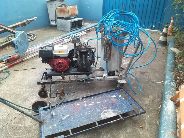 Maquina de pintura viaria 