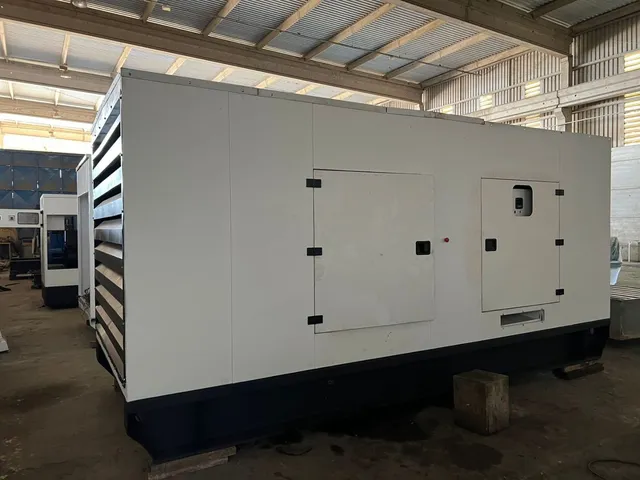 Gerador de Energia 700 KVA/ ANO 2010/ Hrs de uso: 3000