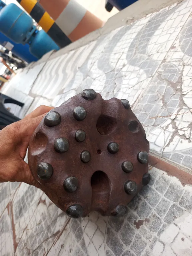 Broca de perfuração