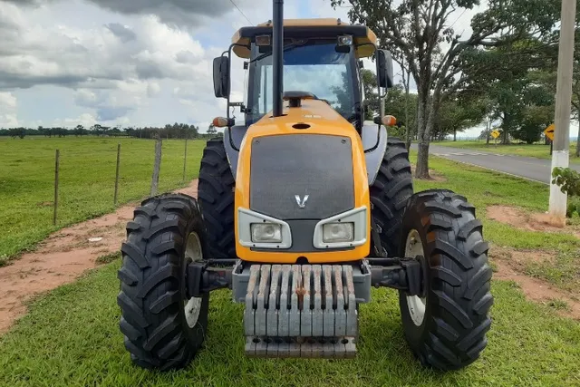 Trator Valtra BM125 2014