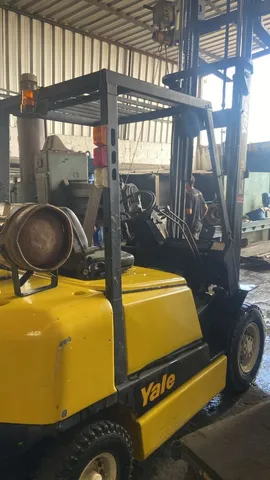 Vendo empilhadeira yale