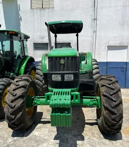 Trator John Deere 6100E