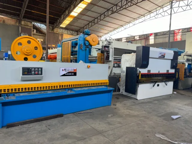 Dobradeira e guilhotina CN 3000/1/4
