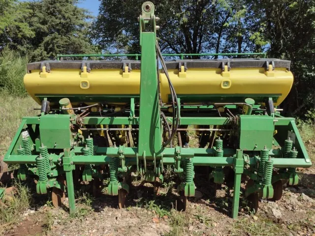 Plantadeira 9 Linhas John Deere 1109 A Disco e facão Fabricação 2017