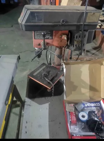 Furadeira de bancada 127v 