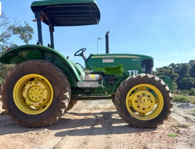 Trator John Deere 5065E ano 2016, 4x2, com 1870, em SP
