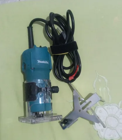 Tupia Manual Laminadora Makita + Kit de fresas