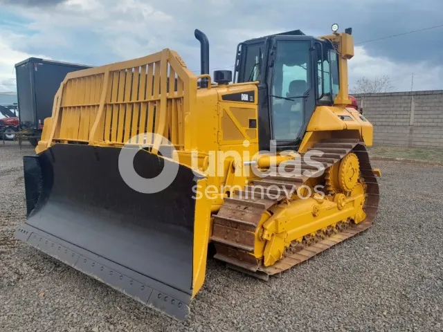 Trator de Esteira Caterpillar D6N (2013)