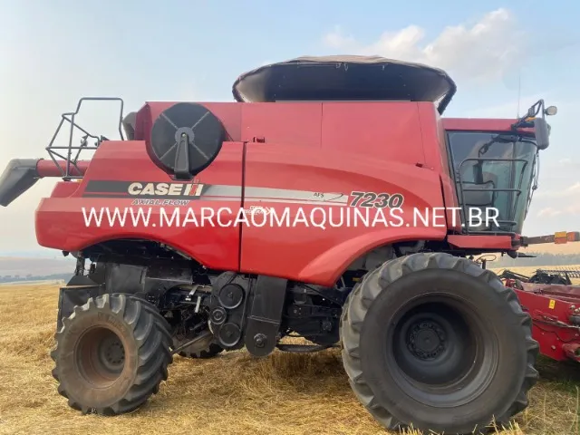 Case 7230 Ano 2018 com 3.100 hrs motor e 2.400 hrs rotor, Piloto, 35 Pés Drapper