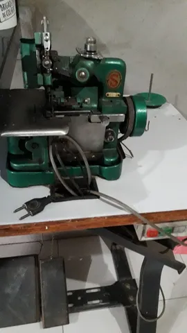 Máquina de costura Overlock semi-industrial com mesa