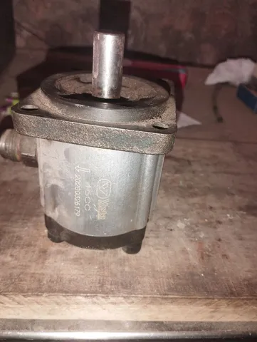 Vendo uma bomba hidráulica 