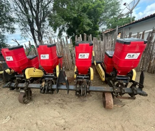 Plantadeira Baldan de 4 linhas.