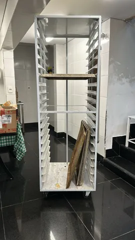 Armário Esqueleto para 20 Assadeiras