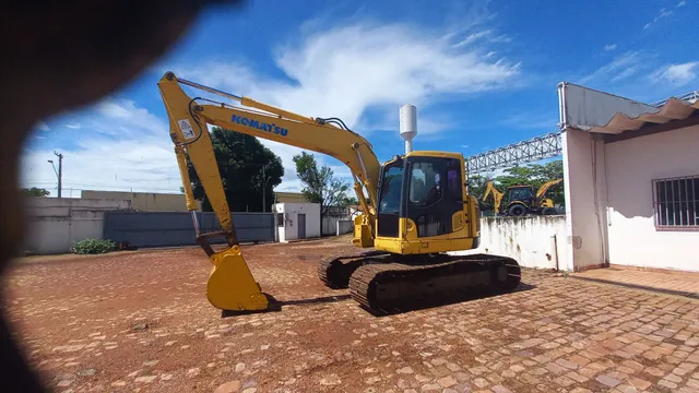 Escavadeira komatsu PC138-8