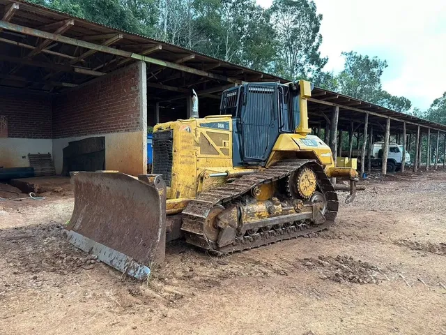 Trator esteira CAT/ Santarém 