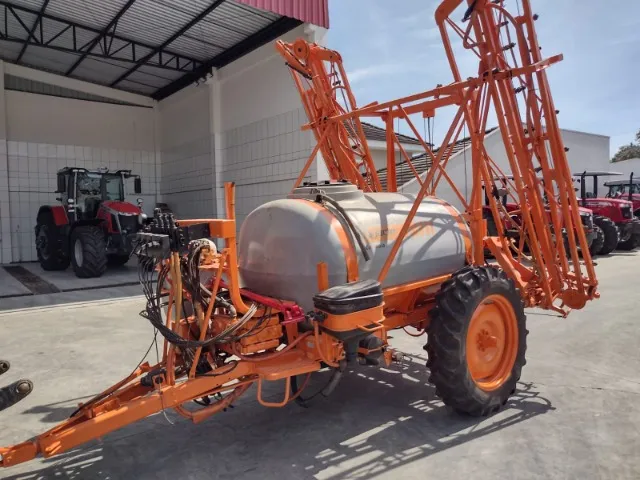 Pulverizador 2 mil litros Jacto Columbia AD-18 