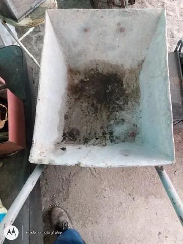 Carrinho de mão reforçado pneu maciço e com câmera 