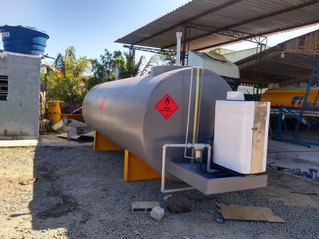 Tanque para Óleo Diesel com bomba filtro, bacia de contenção.