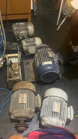 Lote de motores elétricos e bomba de vácuo 