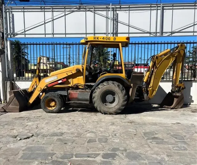  Retroescavadeira 2008