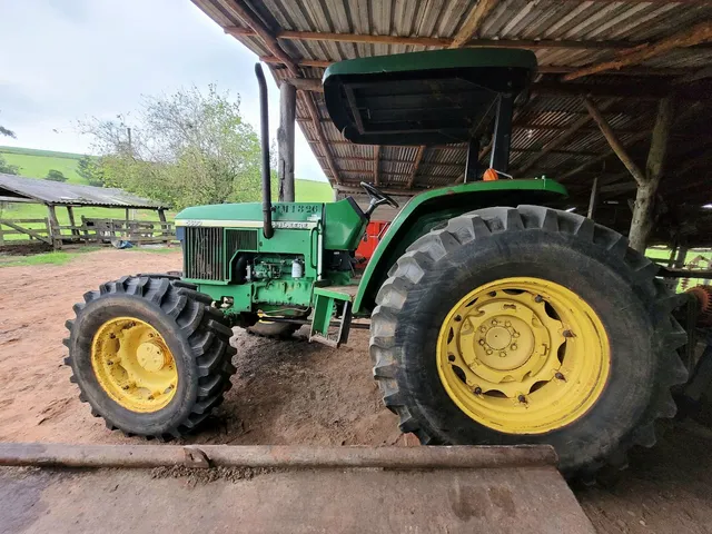 Trator John Deere 5600