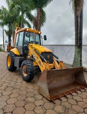 Retroescavadeira JCB 4x4 2015