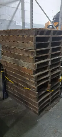 Pallet de Madeira de Lei Dura - PBR 1,20 X 1,00