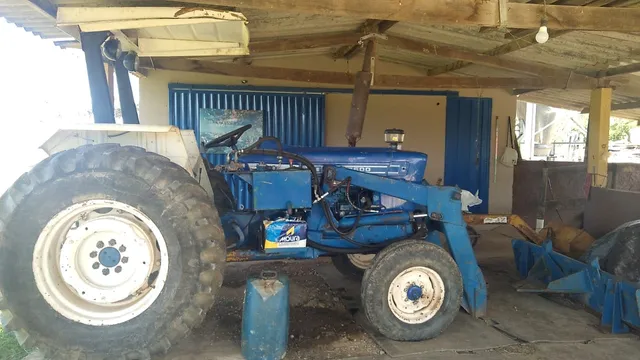 Trator Ford 