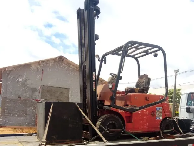 Empilhadeira Eletrica BT Cargo
