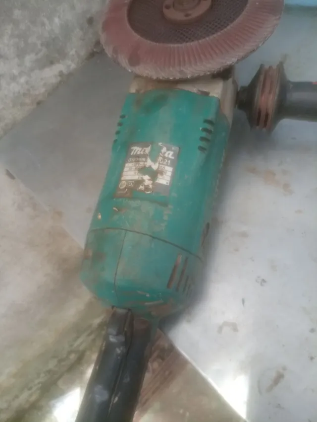 Lixadeira Makita 7p